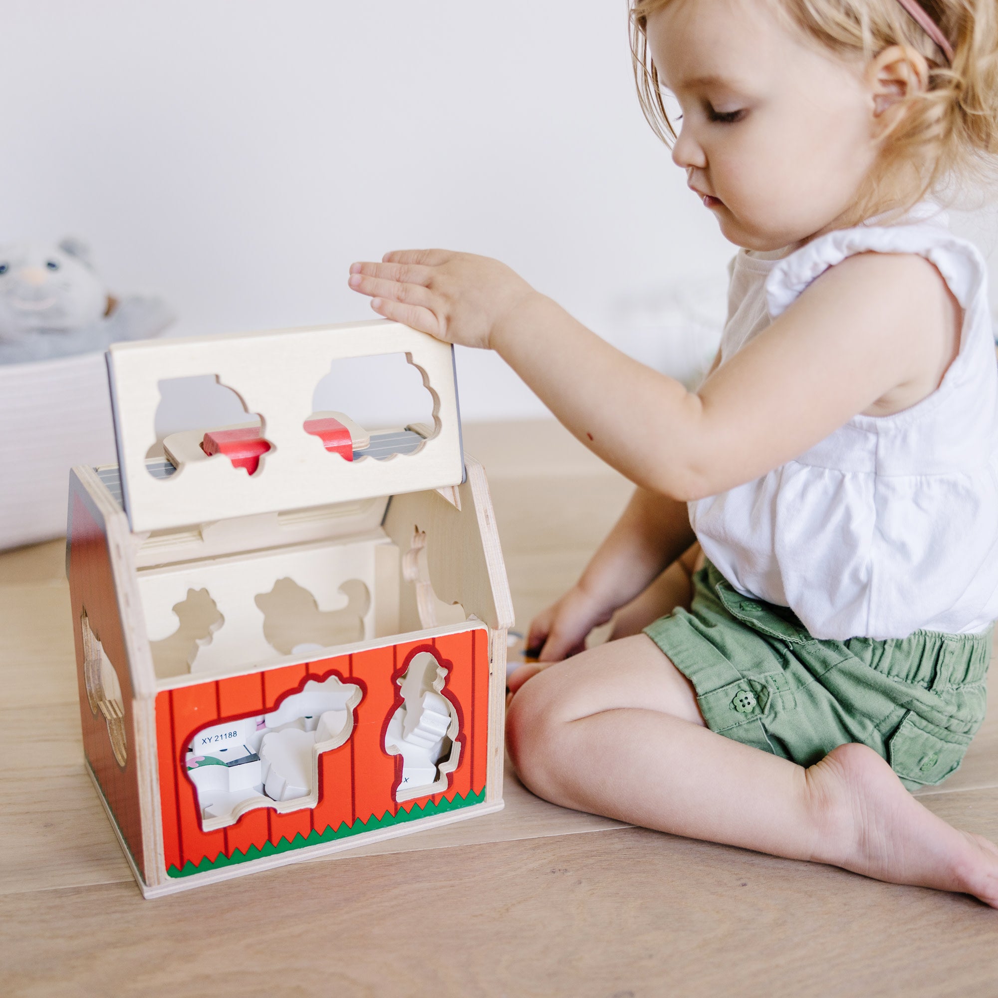 Take-Along Sorting Barn - Image 7